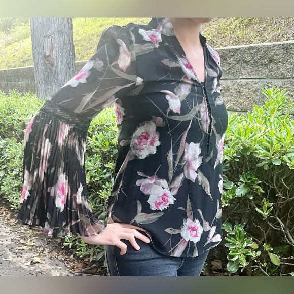 White House Black Market Floral Blouse with Bell Sleeves - Picture 5 of 10